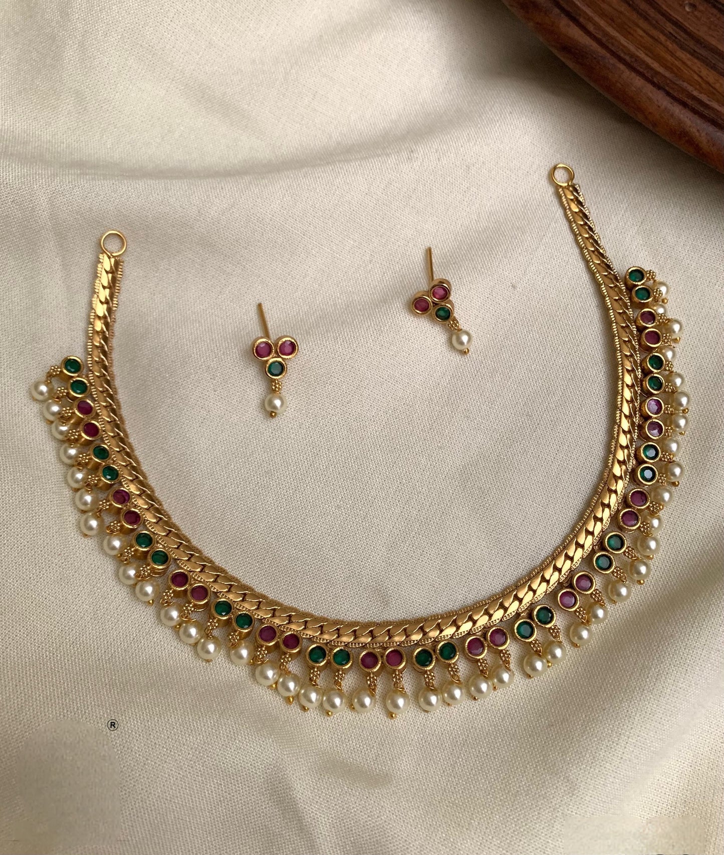 Premium kemp stone Pearl necklace