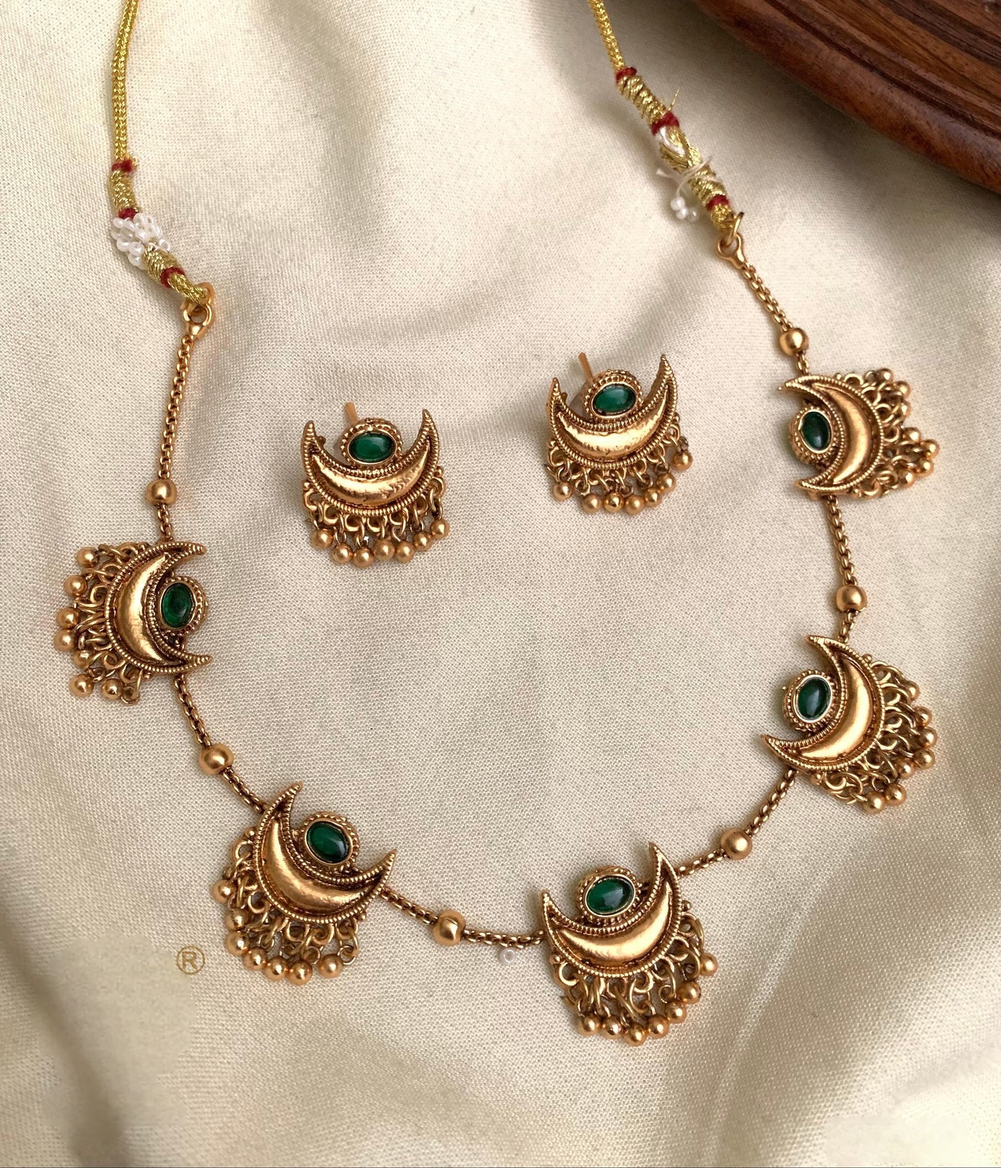 Premium kemp stone moon minimalist necklace