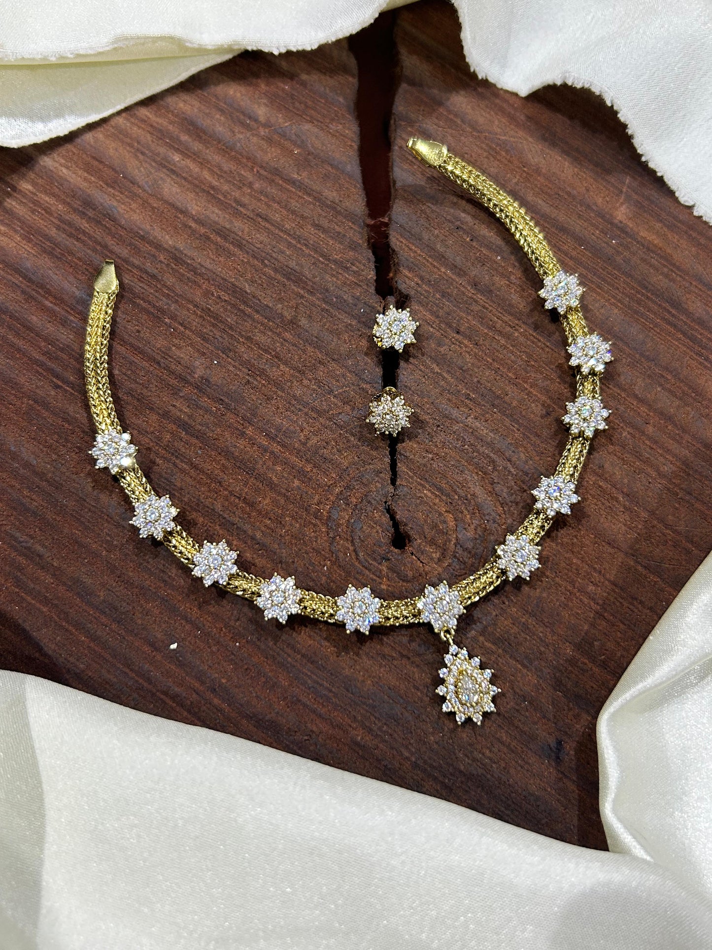 Premium Diamond flower necklace