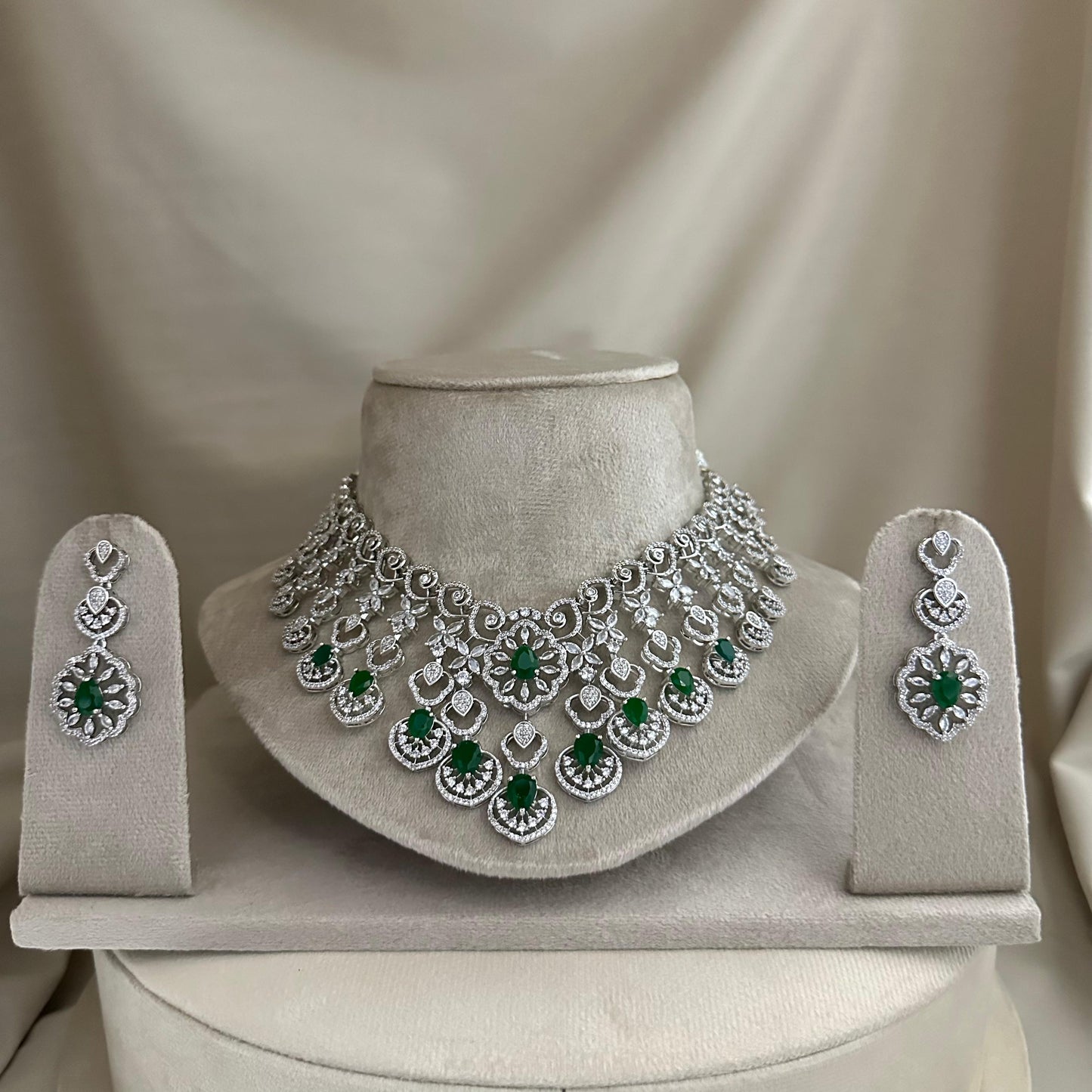 Luxury diamond emerald stone Bridal Jewellery