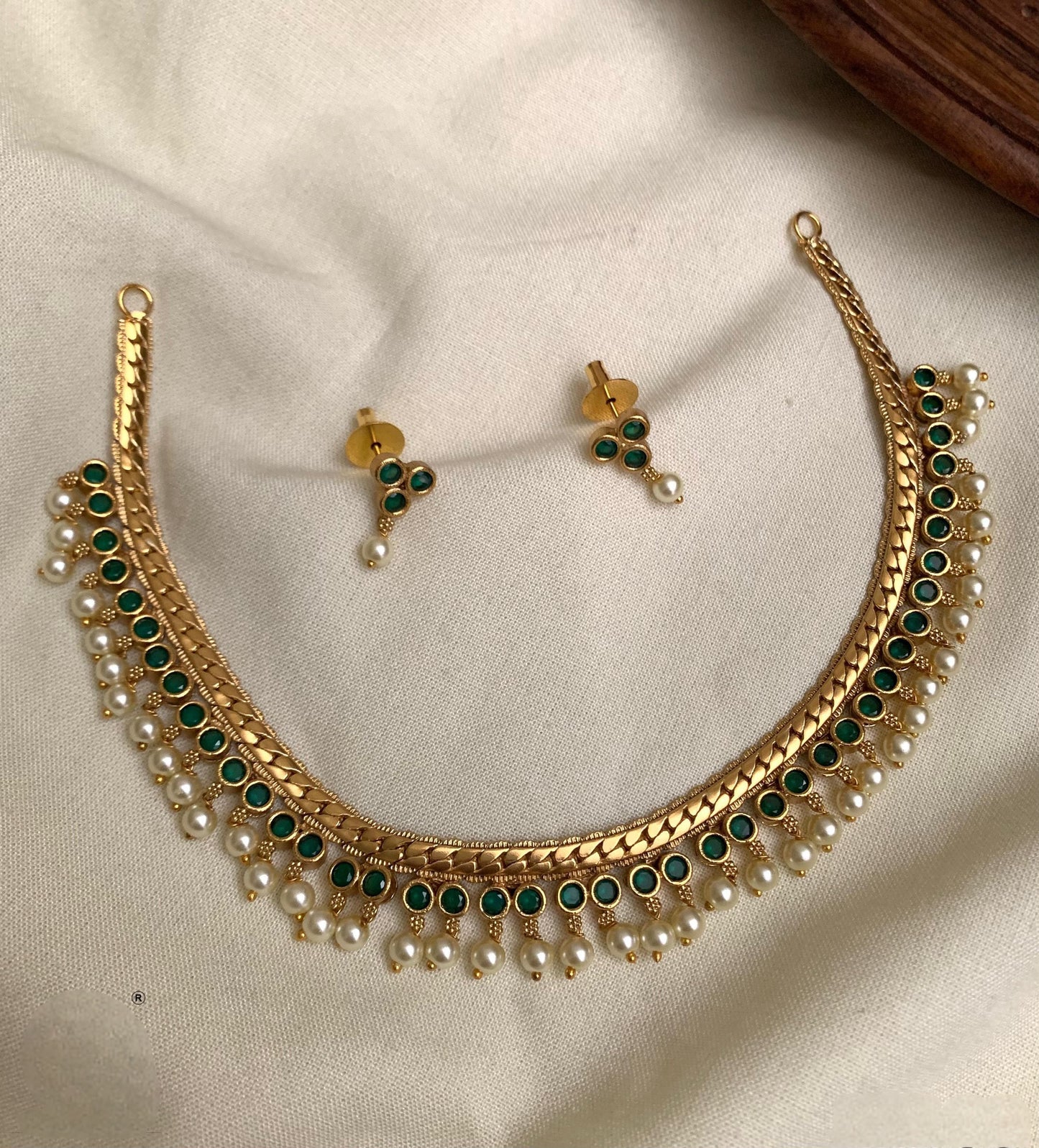 Premium kemp stone Pearl necklace