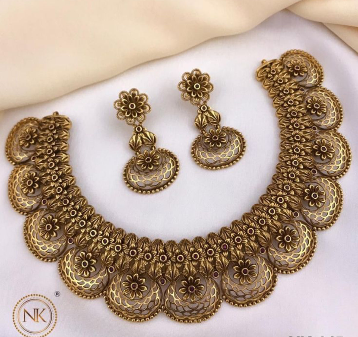 Premium antique finish necklace