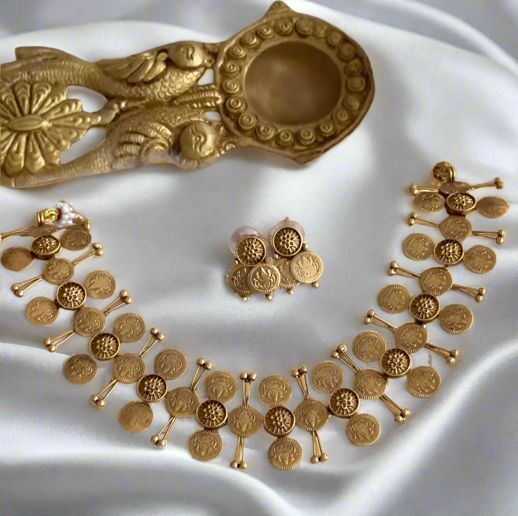 Two step gold finish kaasu necklace