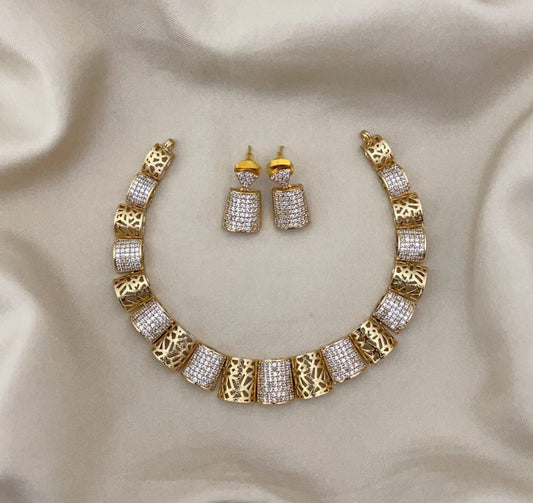 Premium gold finish trendy necklace