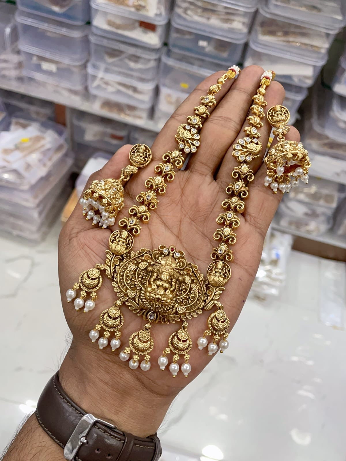 Premium lalshmi Pearl droppings haram