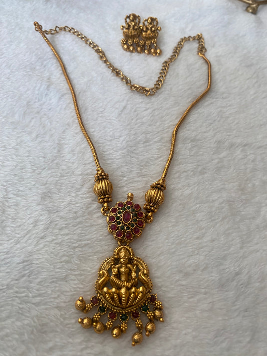 Kemp stone Lakshmi gold beads atigai