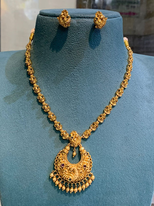 Premium Peacock Gold finish mid length necklace EJD520